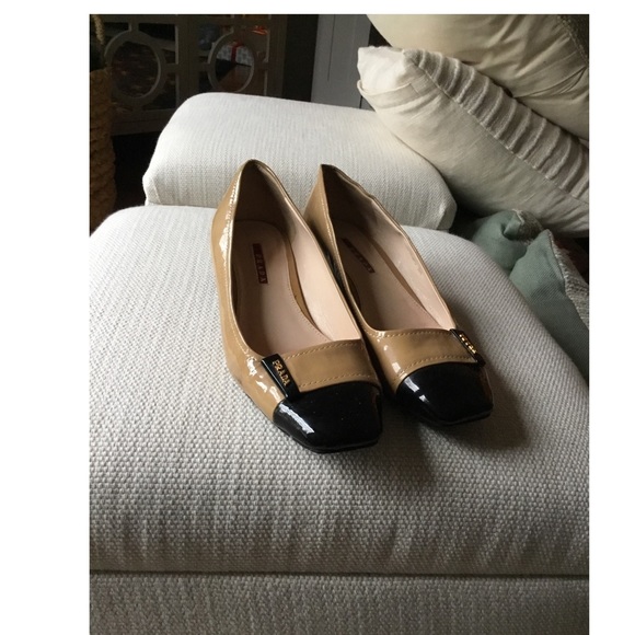 COPY - Prada Patent Leather Two Tone Flat Size 39.5 European which is 8 1/2 US. - Picture 4 of 6